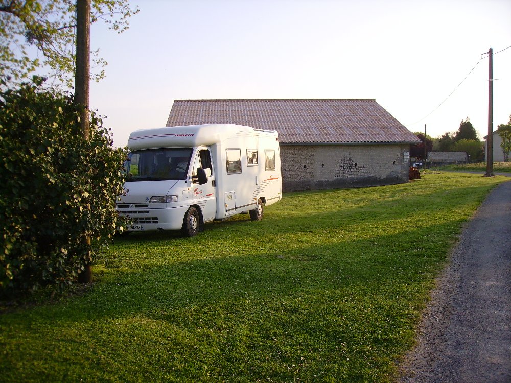 Aire camping-car  Vanzac (17500) - Photo 1